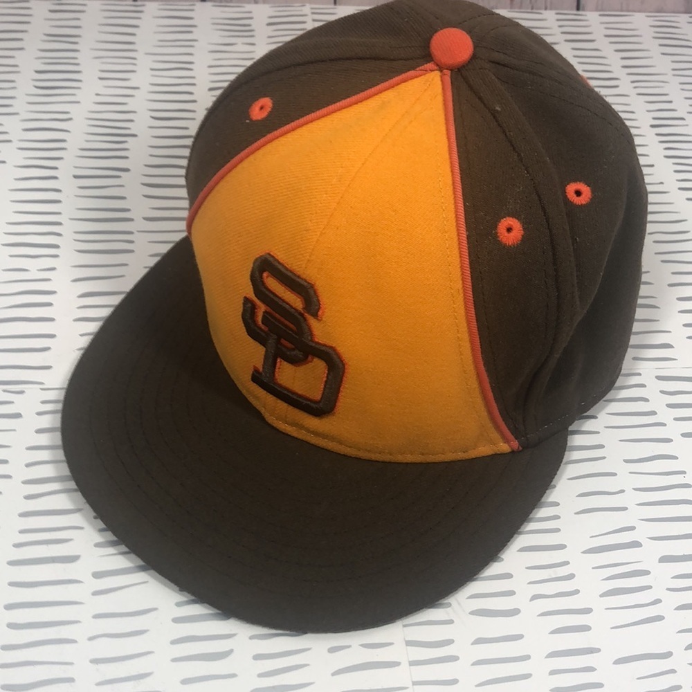 MLB collector San Diego Padres vintage seat and cup